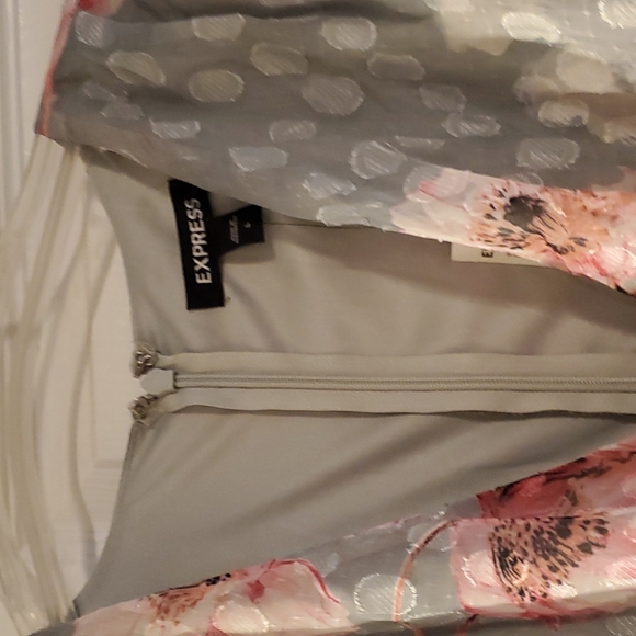 Express shorts romper - Picture 3 of 7